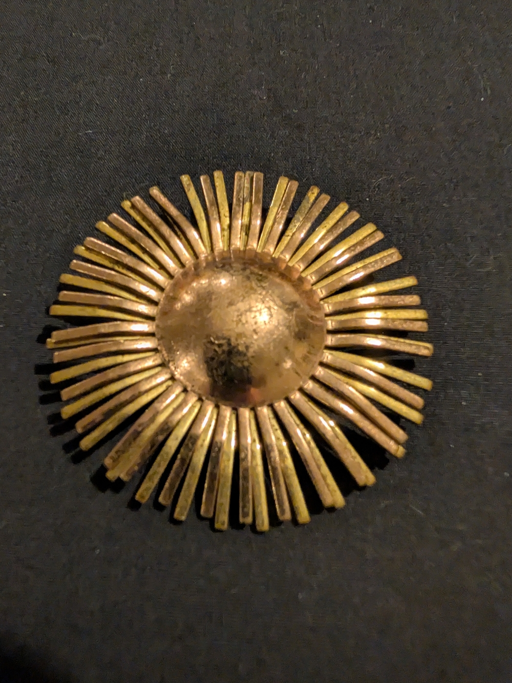 Vintage Gold Sunburst Brooch - Classic Statement Accessory